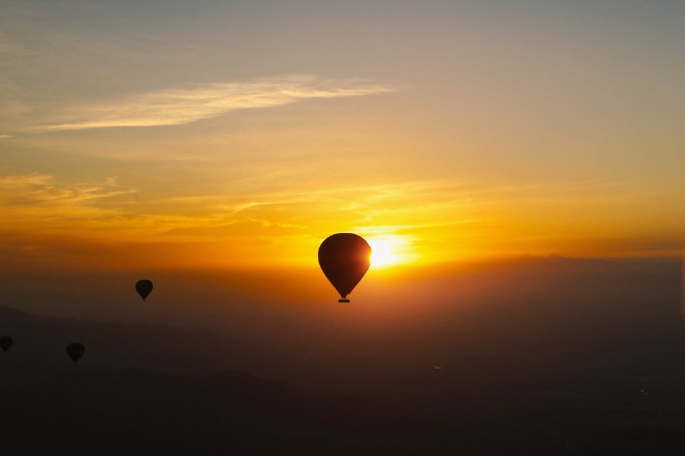 Ballonvaart bij zonsopgang en woestijnkamp Agafay