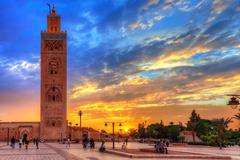 De Koutoubia-moskee in Marrakech bij zonsondergang